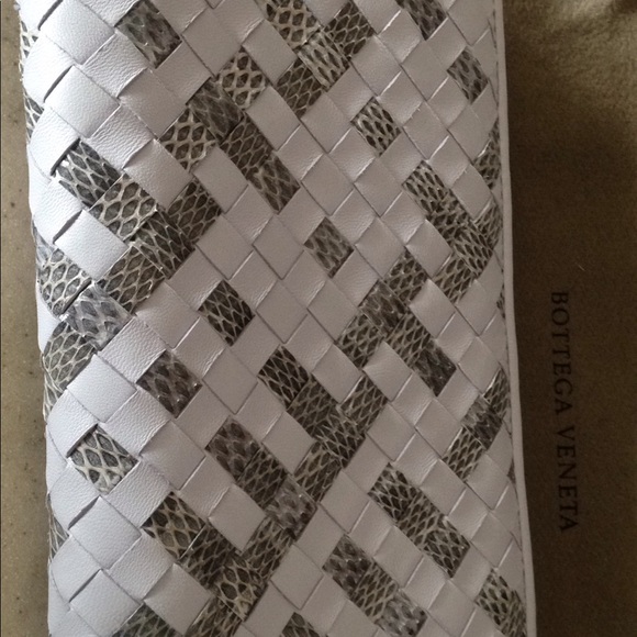 Bottega Veneta zip around wallet - Picture 2 of 4